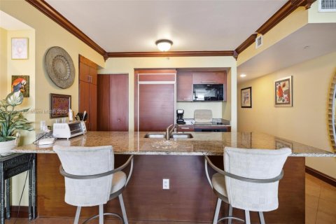 Condo in Hallandale Beach, Florida, 1 bedroom  № 1663382 - photo 8