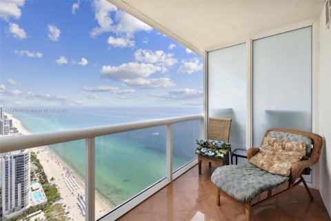 Condo in Hallandale Beach, Florida, 1 bedroom  № 1663382 - photo 15