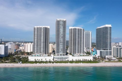 Condo in Hallandale Beach, Florida, 1 bedroom  № 1663382 - photo 18