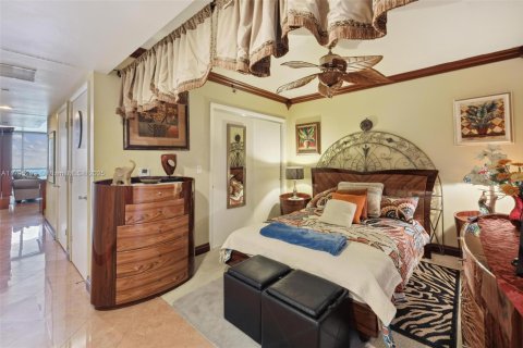 Condo in Hallandale Beach, Florida, 1 bedroom  № 1663382 - photo 12