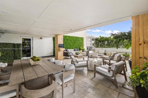 Condo in Hallandale Beach, Florida, 1 bedroom  № 1663382 - photo 29
