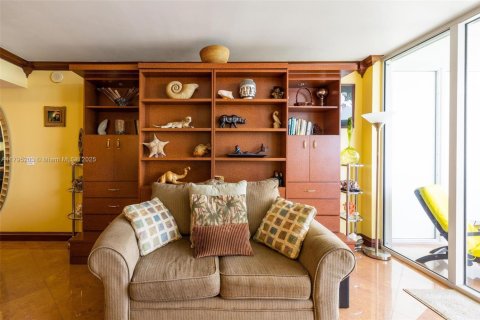 Condo in Hallandale Beach, Florida, 1 bedroom  № 1663382 - photo 4