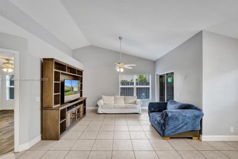 House in Davie, Florida 2 bedrooms, 116.69 sq.m. № 1832245 - photo 8