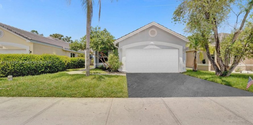 House in Davie, Florida 2 bedrooms, 116.69 sq.m. № 1832245