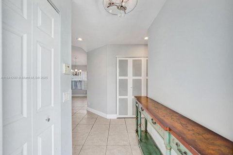 House in Davie, Florida 2 bedrooms, 116.69 sq.m. № 1832245 - photo 4