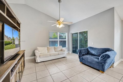 House in Davie, Florida 2 bedrooms, 116.69 sq.m. № 1832245 - photo 9