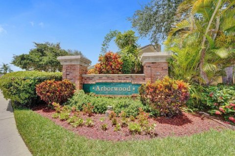 House in Davie, Florida 2 bedrooms, 116.69 sq.m. № 1832245 - photo 3