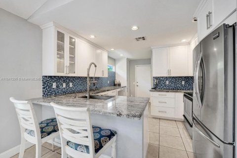House in Davie, Florida 2 bedrooms, 116.69 sq.m. № 1832245 - photo 14