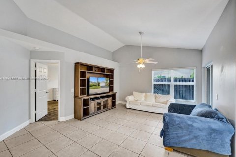House in Davie, Florida 2 bedrooms, 116.69 sq.m. № 1832245 - photo 7