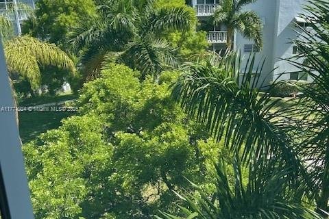 Copropriété à vendre à Hallandale Beach, Floride: 1 chambre, 78.69 m2 № 1700401 - photo 13