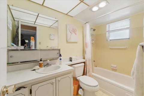 Copropriété à vendre à Hallandale Beach, Floride: 1 chambre, 78.69 m2 № 1700401 - photo 16