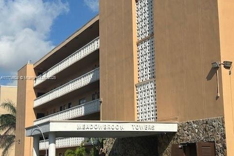 Copropriété à vendre à Hallandale Beach, Floride: 1 chambre, 78.69 m2 № 1700401 - photo 2
