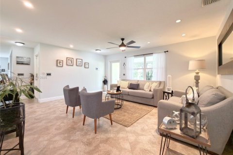 Casa en venta en Homestead, Florida, 3 dormitorios, 159.33 m2 № 1976047 - foto 11