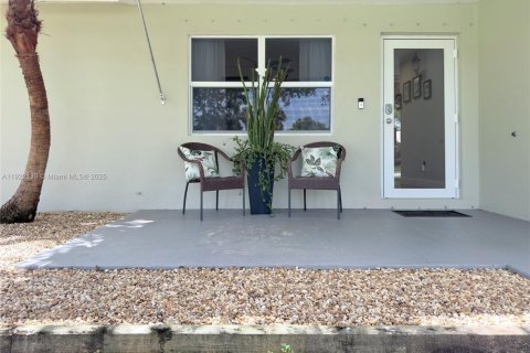 Casa en venta en Homestead, Florida, 3 dormitorios, 159.33 m2 № 1976047 - foto 10