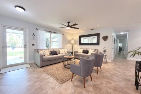 Casa en venta en Homestead, Florida, 3 dormitorios, 159.33 m2 № 1976047 - foto 12