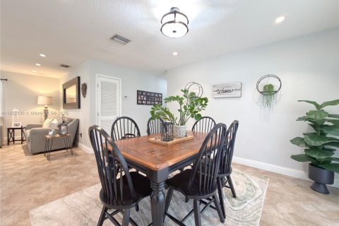 Casa en venta en Homestead, Florida, 3 dormitorios, 159.33 m2 № 1976047 - foto 13