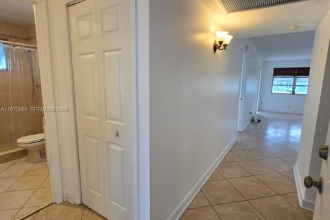 Apartamento en alquiler en Hollywood, Florida, 2 dormitorios, 84.45 m2 № 2040228 - foto 3