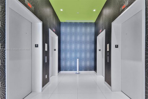 Купить кондоминиум в Майами, Флорида 2 спальни, 100.71м2, № 2037198 - фото 8