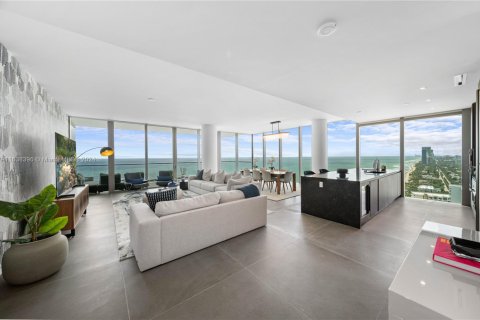 Condo in Hallandale Beach, Florida, 3 bedrooms  № 1861372 - photo 1