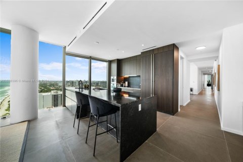Condo in Hallandale Beach, Florida, 3 bedrooms  № 1861372 - photo 4