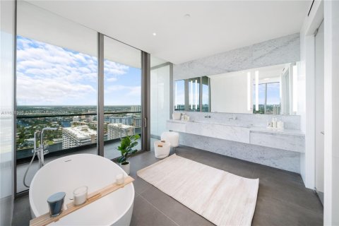Condo in Hallandale Beach, Florida, 3 bedrooms  № 1861372 - photo 24