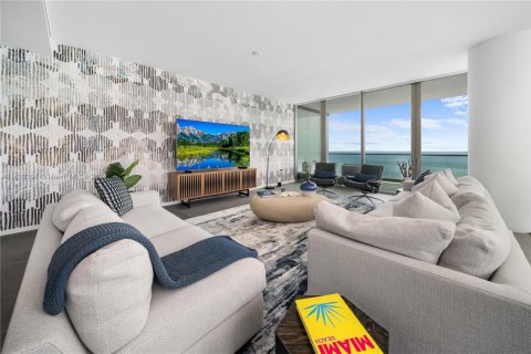 Condo in Hallandale Beach, Florida, 3 bedrooms  № 1861372 - photo 2