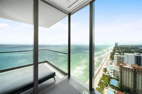 Condo in Hallandale Beach, Florida, 3 bedrooms  № 1861372 - photo 13