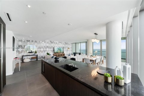 Condo in Hallandale Beach, Florida, 3 bedrooms  № 1861372 - photo 8