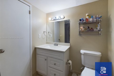 Condominio en venta en North Miami, Florida, 1 dormitorio, 78.6 m2 № 1979315 - foto 2