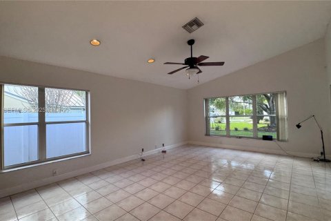 House in Pembroke Pines, Florida 3 bedrooms, 194.91 sq.m. № 1991831 - photo 22