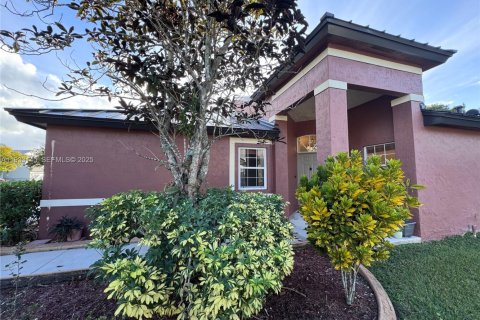 House in Pembroke Pines, Florida 3 bedrooms, 194.91 sq.m. № 1991831 - photo 8