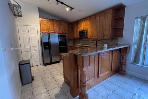 House in Pembroke Pines, Florida 3 bedrooms, 194.91 sq.m. № 1991831 - photo 21