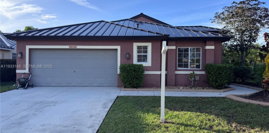 House in Pembroke Pines, Florida 3 bedrooms, 194.91 sq.m. № 1991831