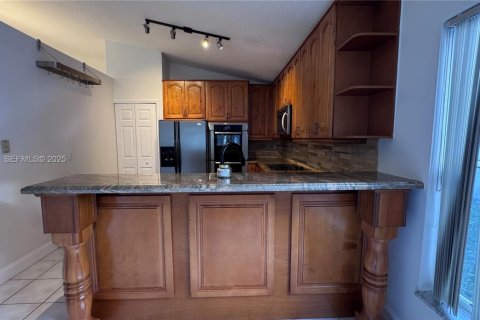 House in Pembroke Pines, Florida 3 bedrooms, 194.91 sq.m. № 1991831 - photo 20