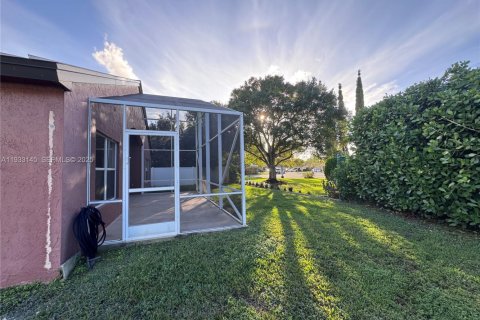 House in Pembroke Pines, Florida 3 bedrooms, 194.91 sq.m. № 1991831 - photo 7