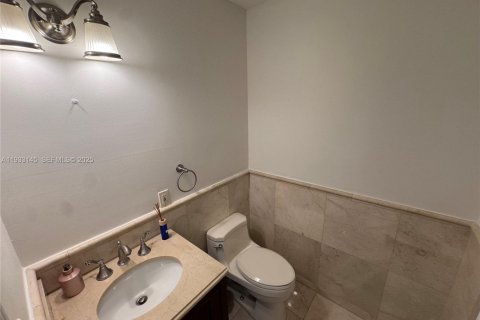 House in Pembroke Pines, Florida 3 bedrooms, 194.91 sq.m. № 1991831 - photo 15