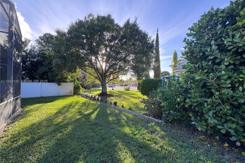 House in Pembroke Pines, Florida 3 bedrooms, 194.91 sq.m. № 1991831 - photo 6