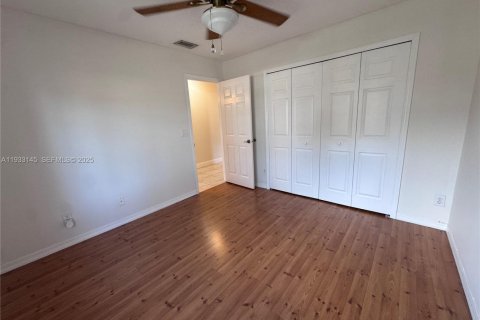 House in Pembroke Pines, Florida 3 bedrooms, 194.91 sq.m. № 1991831 - photo 9