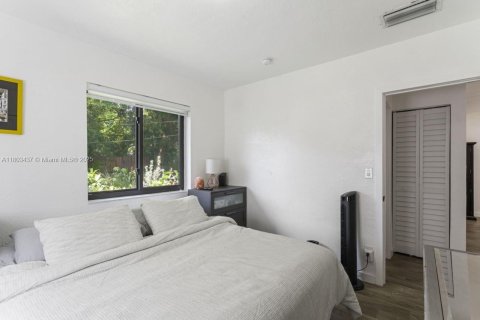 House in North Miami Beach, Florida 3 bedrooms, 96.62 sq.m. № 1689267 - photo 22