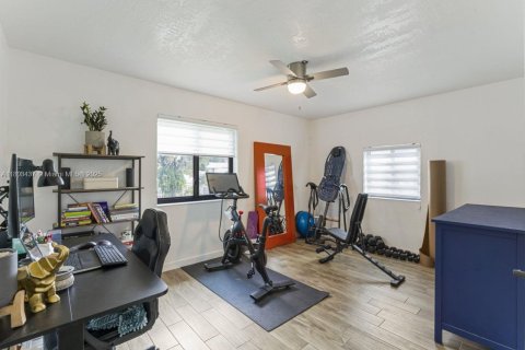 House in North Miami Beach, Florida 3 bedrooms, 96.62 sq.m. № 1689267 - photo 16