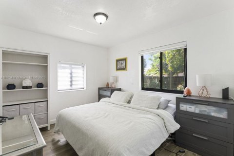 House in North Miami Beach, Florida 3 bedrooms, 96.62 sq.m. № 1689267 - photo 20