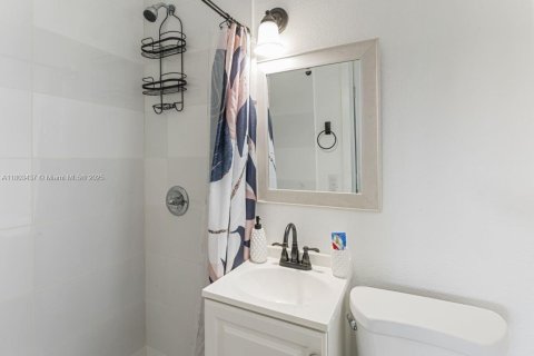 House in North Miami Beach, Florida 3 bedrooms, 96.62 sq.m. № 1689267 - photo 10