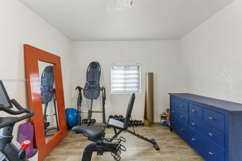 House in North Miami Beach, Florida 3 bedrooms, 96.62 sq.m. № 1689267 - photo 17