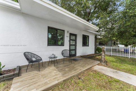 House in North Miami Beach, Florida 3 bedrooms, 96.62 sq.m. № 1689267 - photo 3
