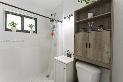 House in North Miami Beach, Florida 3 bedrooms, 96.62 sq.m. № 1689267 - photo 19