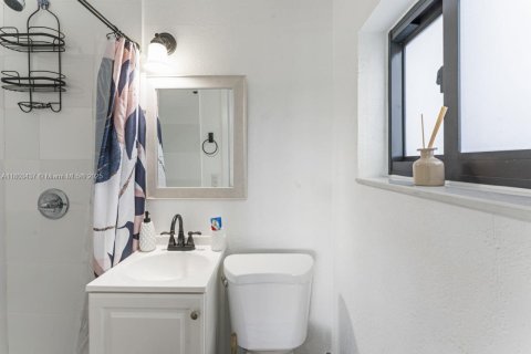 House in North Miami Beach, Florida 3 bedrooms, 96.62 sq.m. № 1689267 - photo 9
