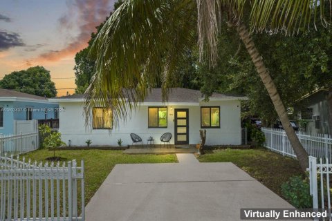 House in North Miami Beach, Florida 3 bedrooms, 96.62 sq.m. № 1689267 - photo 1