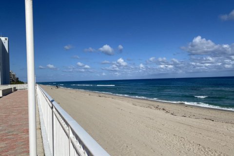 Copropriété à louer à Palm Beach, Floride: 2 chambres, 131.55 m2 № 1182817 - photo 1