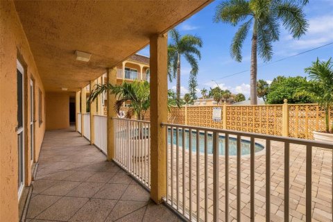 Copropriété à vendre à Saint Pete Beach, Floride: 1 chambre, 64.85 m2 № 2399140 - photo 21