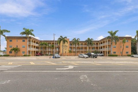 Copropriété à vendre à Saint Pete Beach, Floride: 1 chambre, 64.85 m2 № 2399140 - photo 2